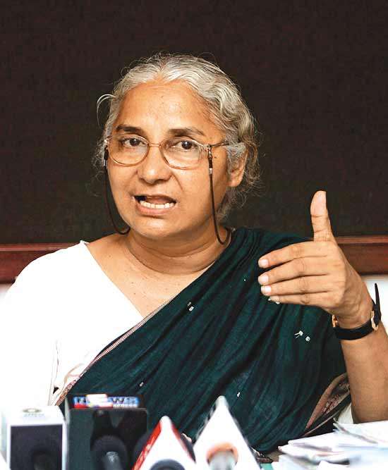 medha patkar Earlier, patkar addressed a public meeting, which was attended by farmers they complained that their land was acquired and they didn't get right compensation. medha patkar Earlier, patkar addressed a public meeting, which was attended by farmers they complained that their land was acquired and they didn't get right compensation.