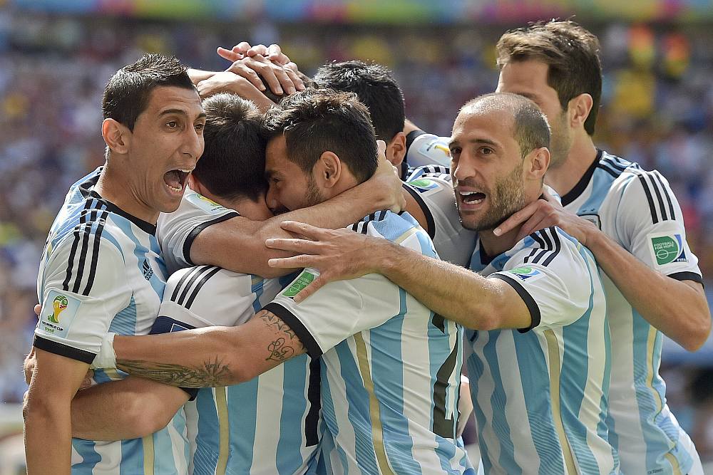 Higuain Wins It for Argentina, Krul Saves the Day for Hollan